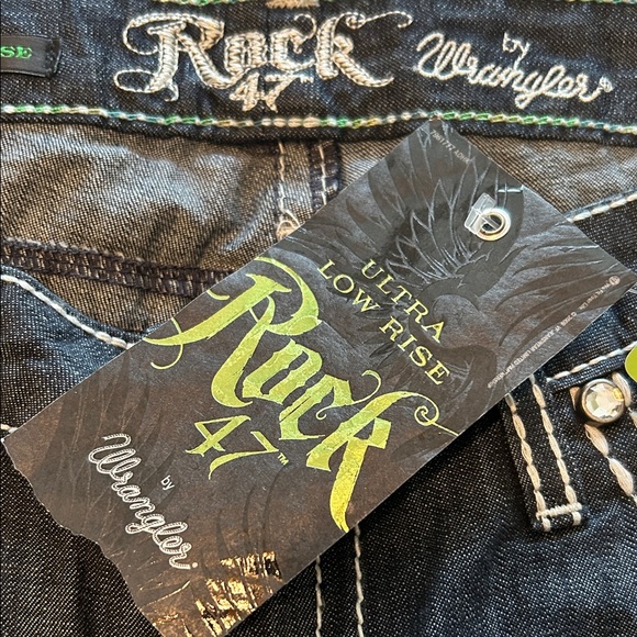 Rock 47 by Wrangler Women's Dark Blue Denim Jean SHORTS Bermuda Length Size 7/8 - Picture 2 of 10